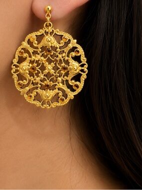 Round earring drops